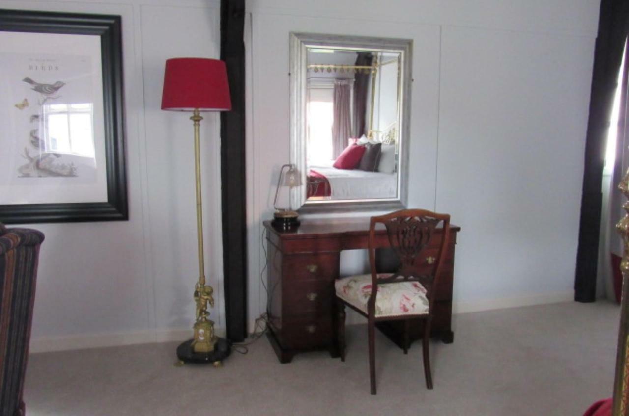 The Old Vicarage Hotel & Restaurant Bridgwater Exterior foto A dressing table